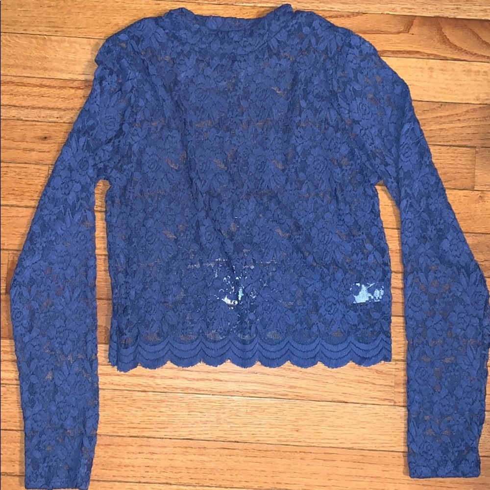 Long sleeve lace crop top